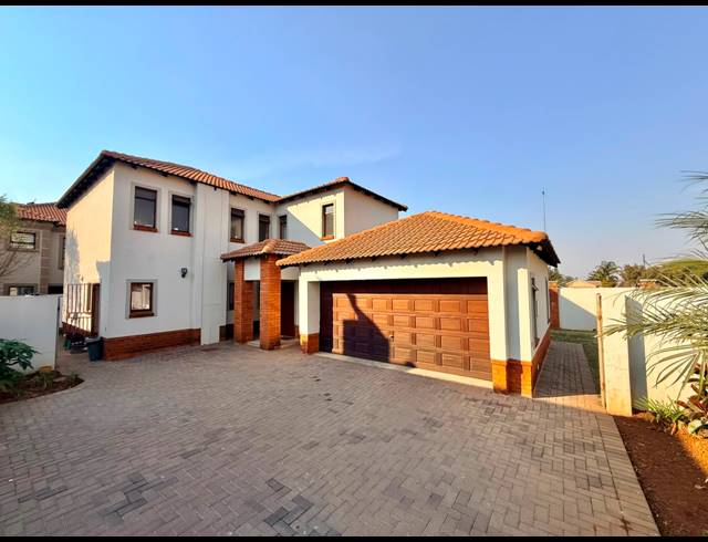 3 BEDROOM HOUSE FOR SALE IN MONAVONI